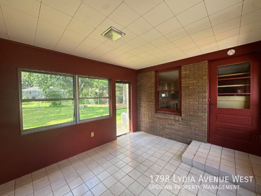 1798 Lydia Ave W - Photo 2 of 25
