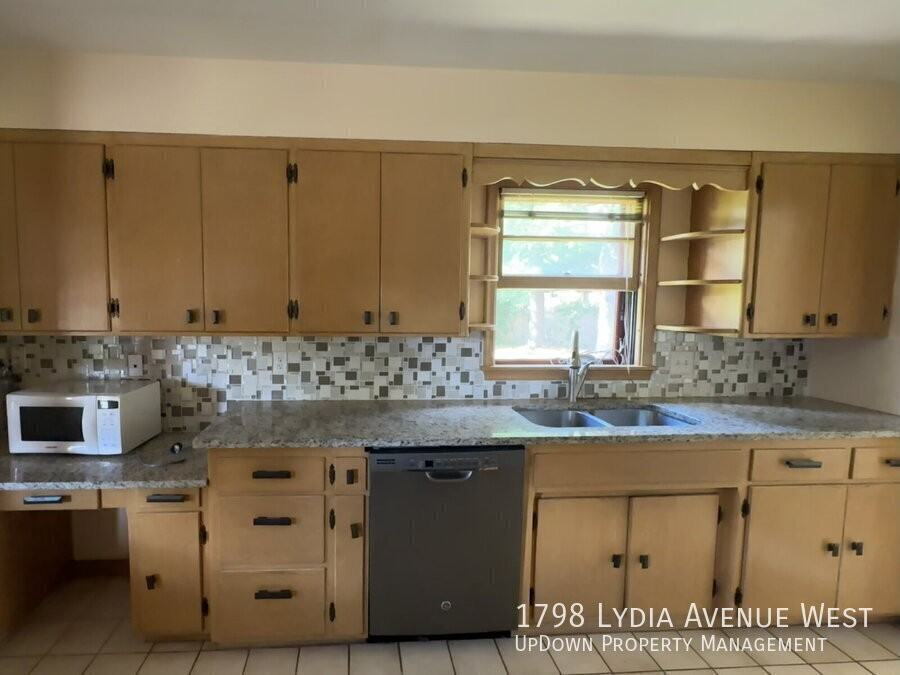 1798 Lydia Ave W - Photo 5 of 25