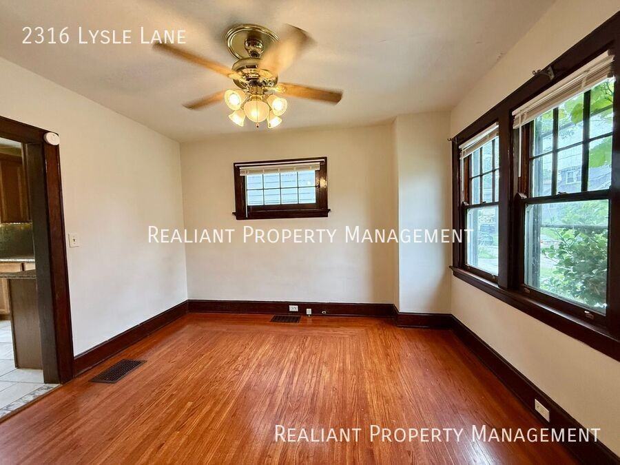2316 Lysle Ln - Photo 4 of 21