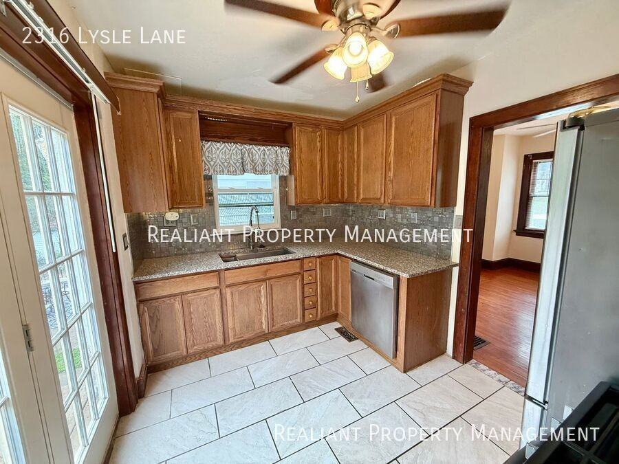 2316 Lysle Ln - Photo 7 of 21