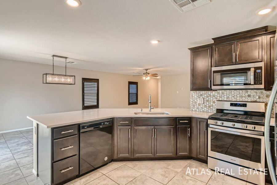 10380 Foramore Ct - Photo 6 of 17