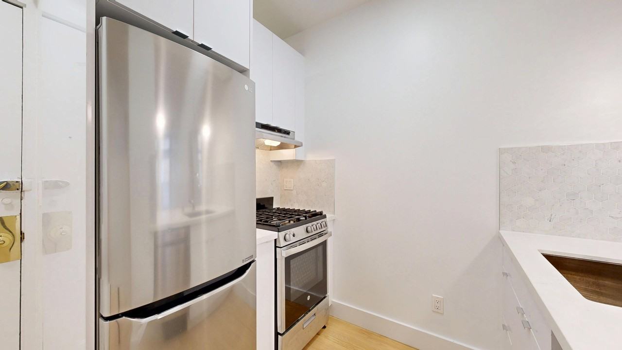 867 Sutter St #107 - Photo 2 of 11