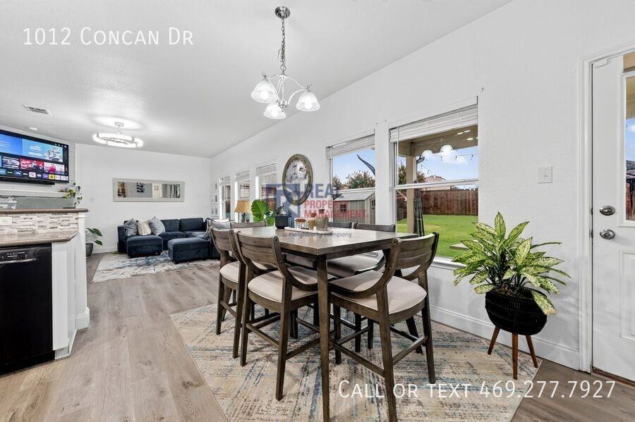 1012 Concan Dr - Photo 3 of 36