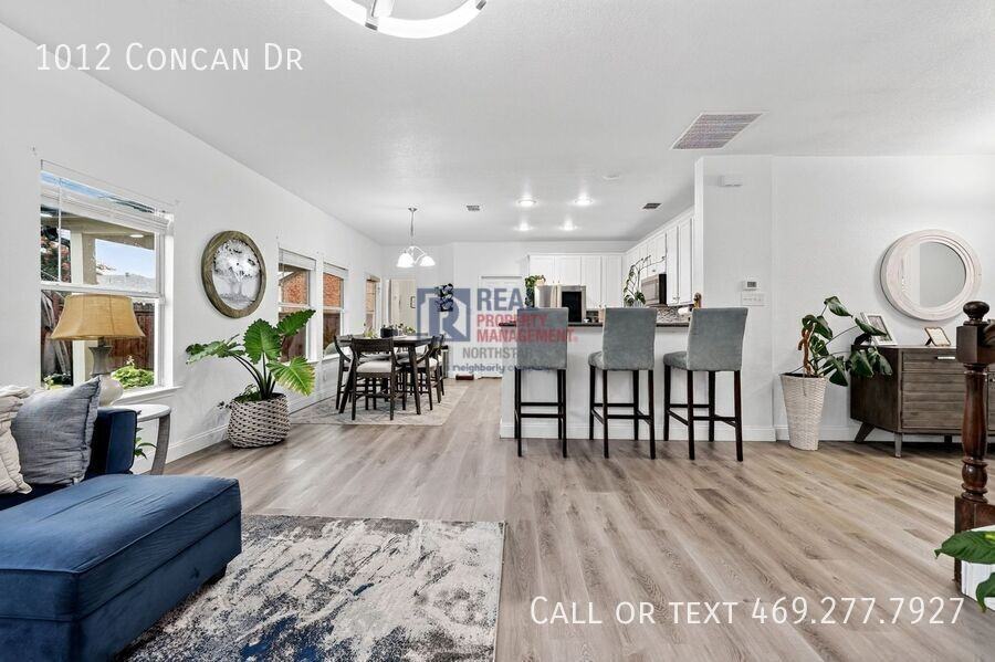 1012 Concan Dr - Photo 6 of 36