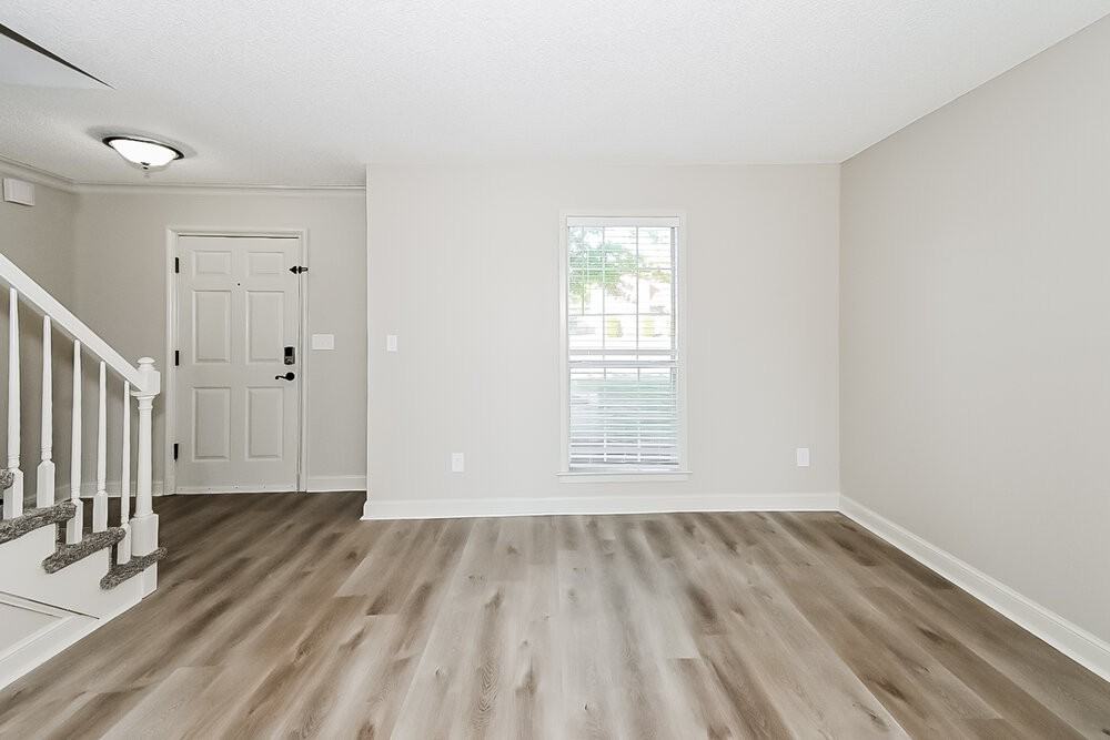 7170 Fox Creek Dr - Photo 4 of 17