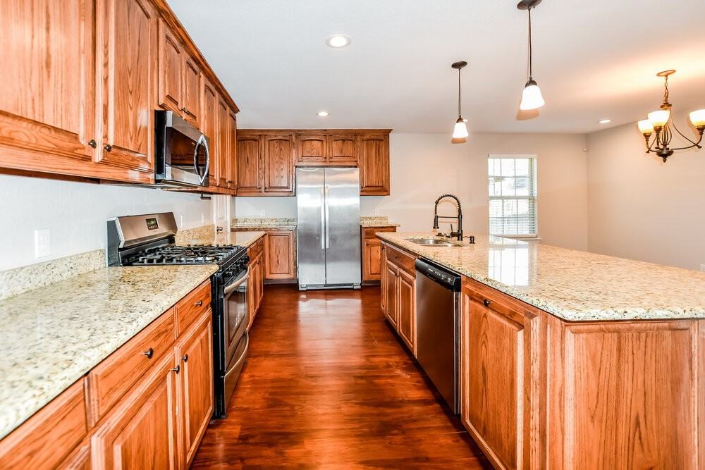 2913 Louis St - Photo 7 of 16