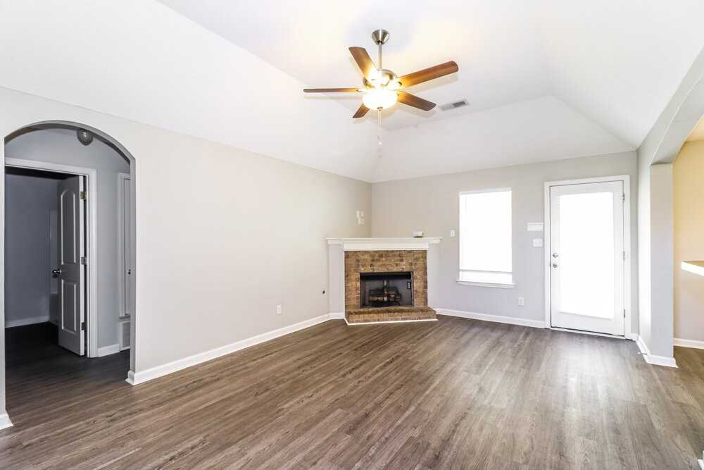 1481 Lawson Dr - Photo 3 of 15