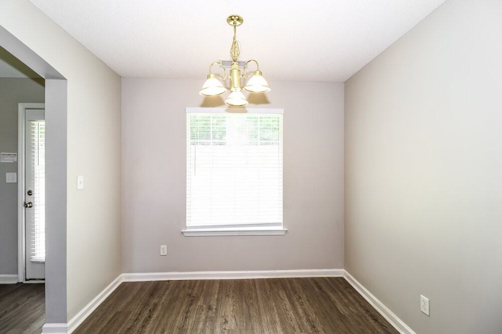 1481 Lawson Dr - Photo 5 of 15