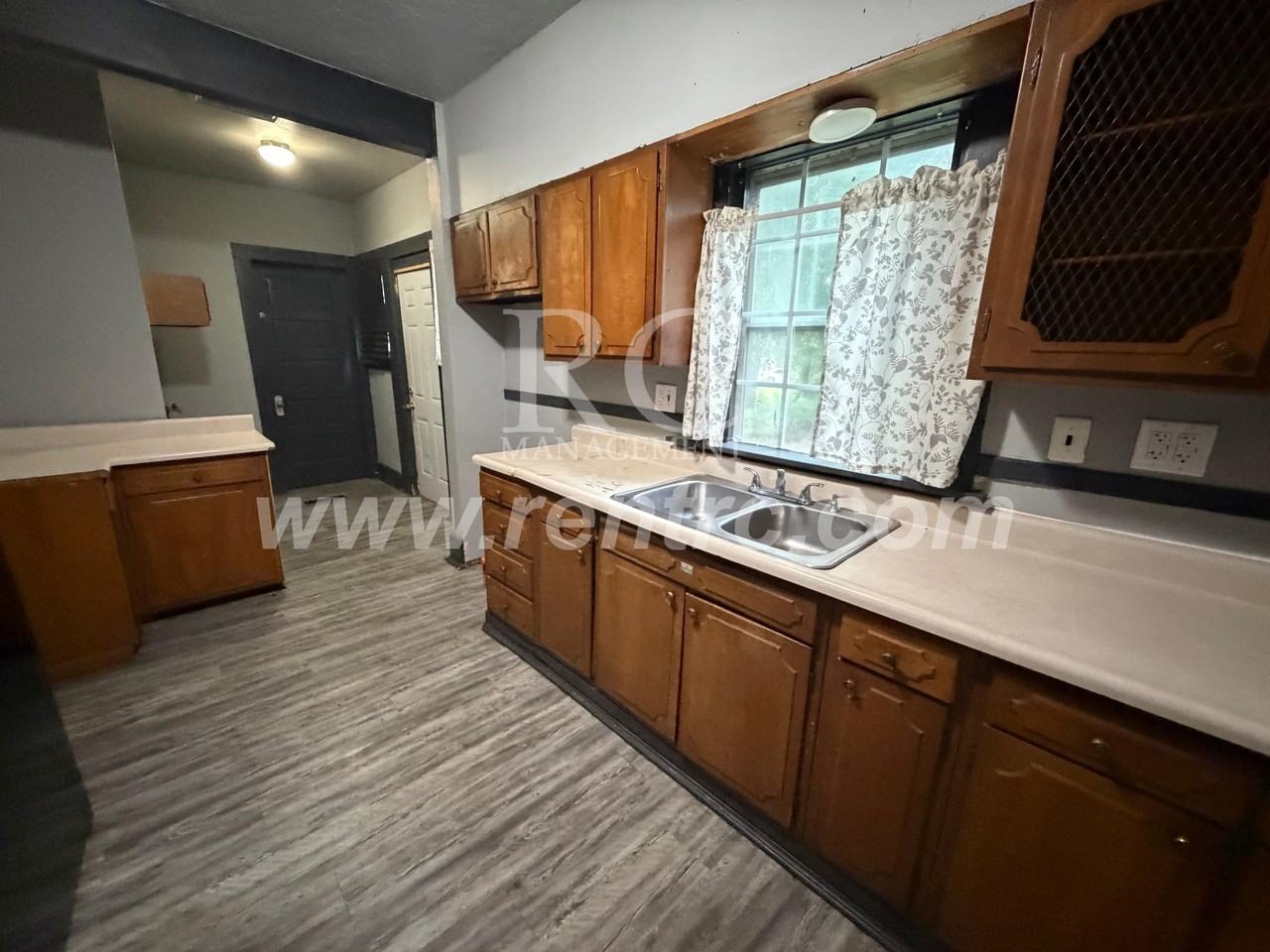 619 Harmon St - Photo 3 of 13