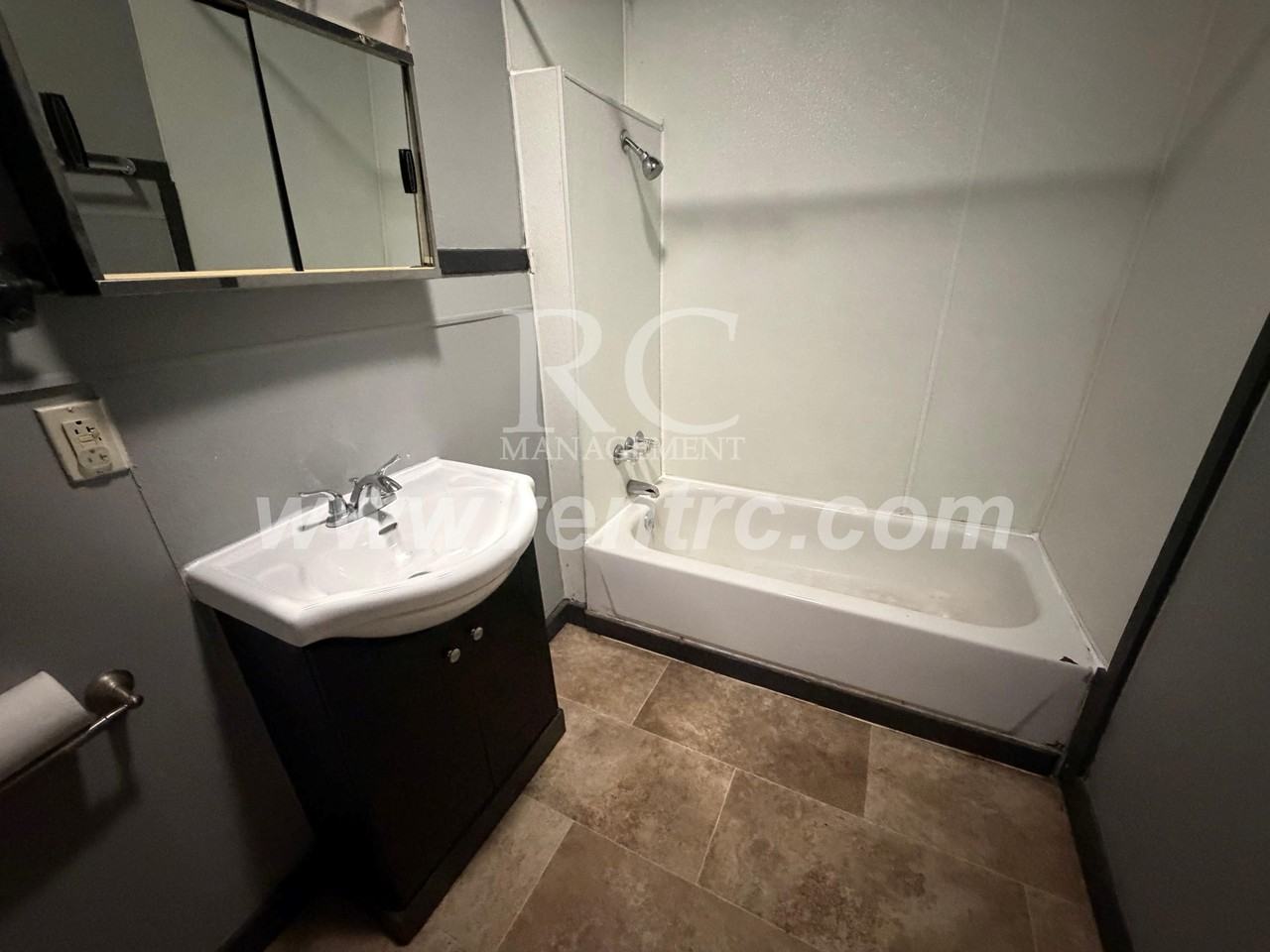 619 Harmon St - Photo 4 of 13