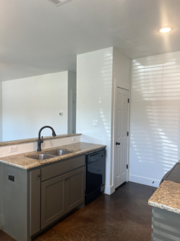 608 Washington St - Photo 3 of 24