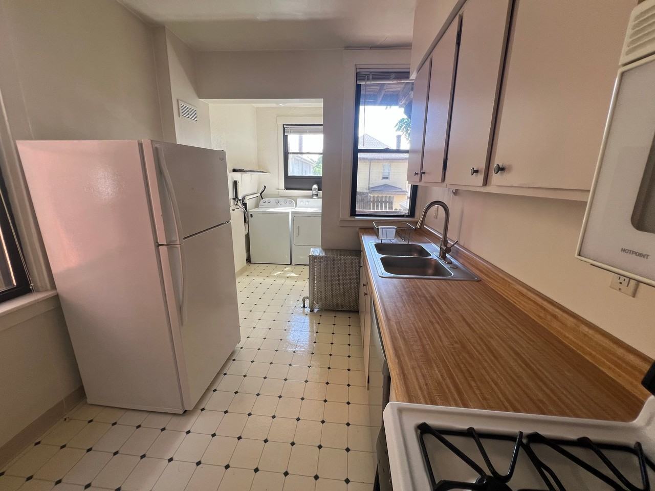2311 Sherbrook St #1 - Photo 4 of 20