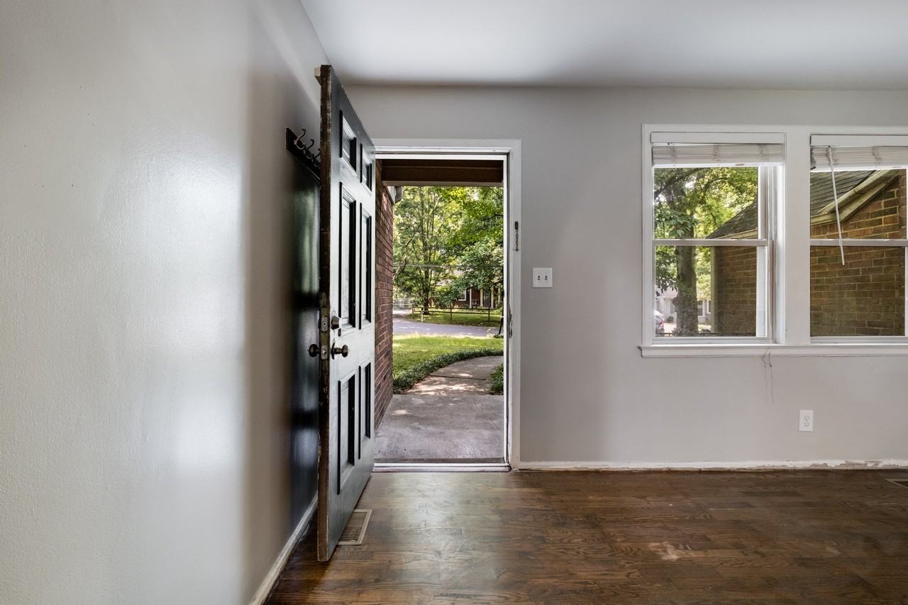 1428 Greenland Ave - Photo 4 of 19