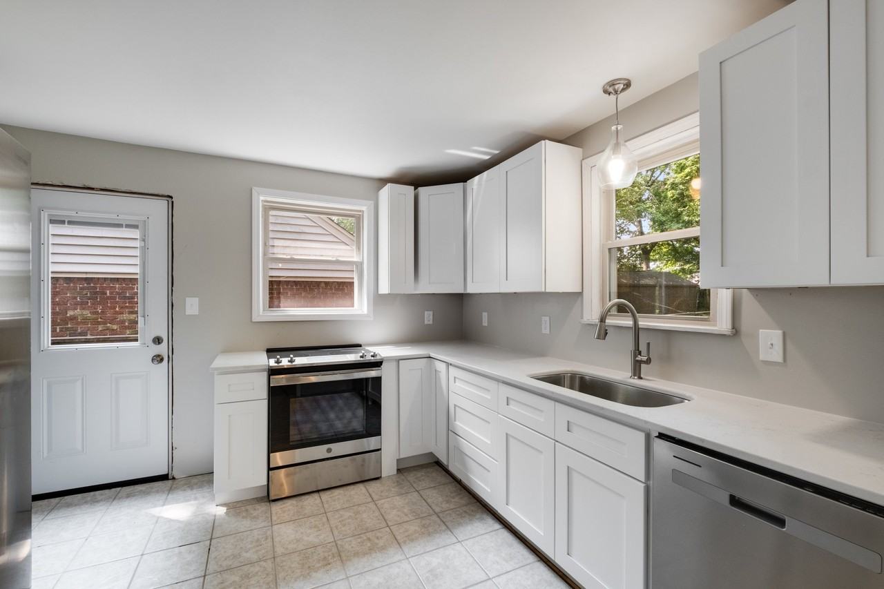 1428 Greenland Ave - Photo 6 of 19