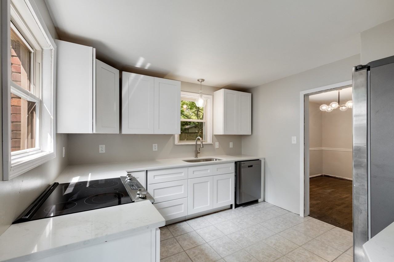 1428 Greenland Ave - Photo 7 of 19