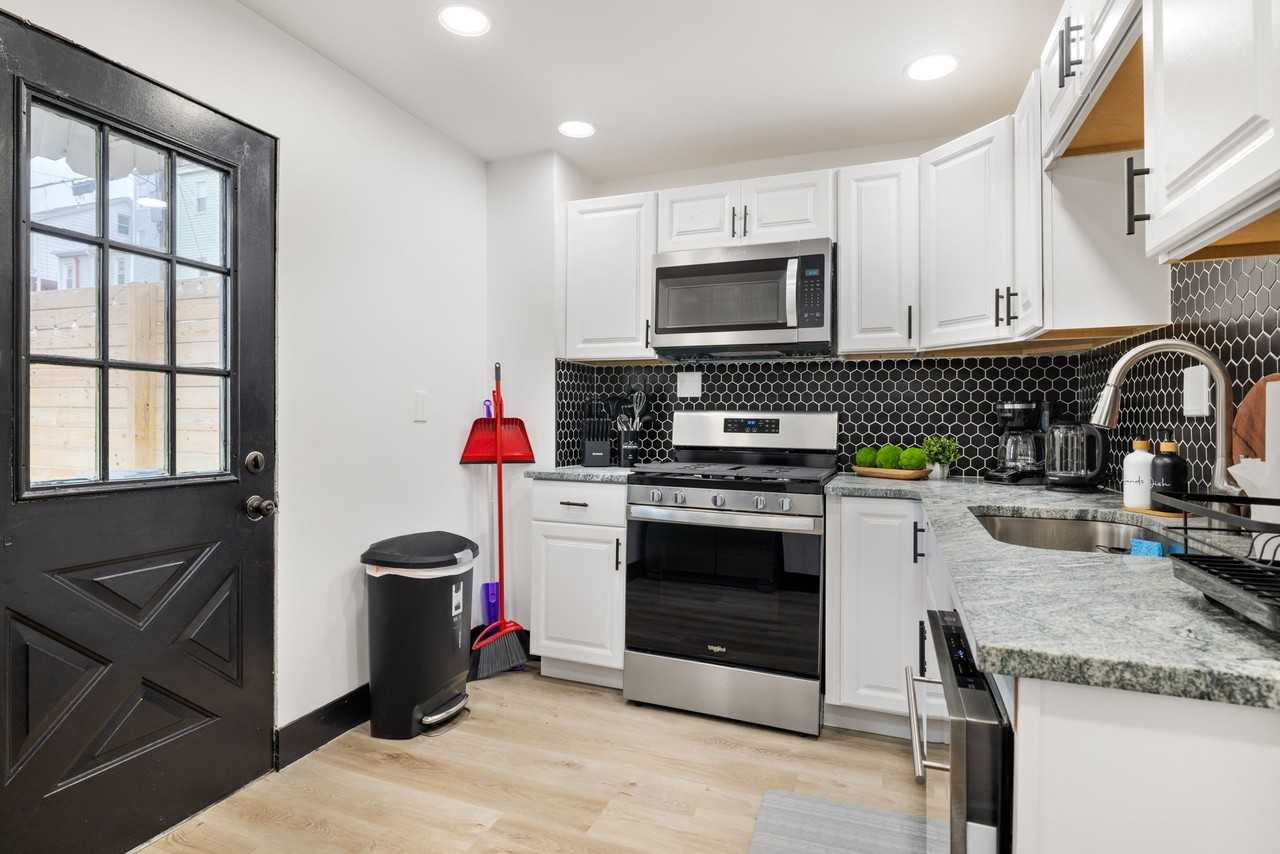 10 Carrie St - Photo 6 of 34
