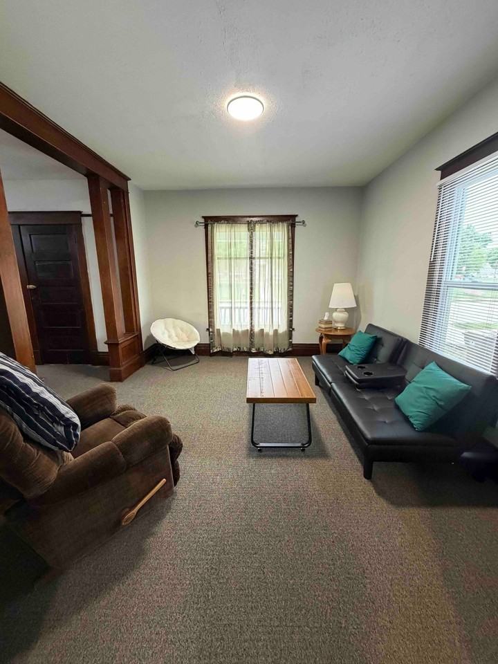 1220 6th Ave - Photo 2 of 12