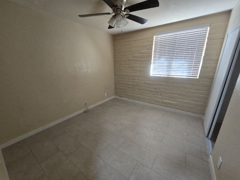 14602 N 30th Dr - Photo 5 of 6