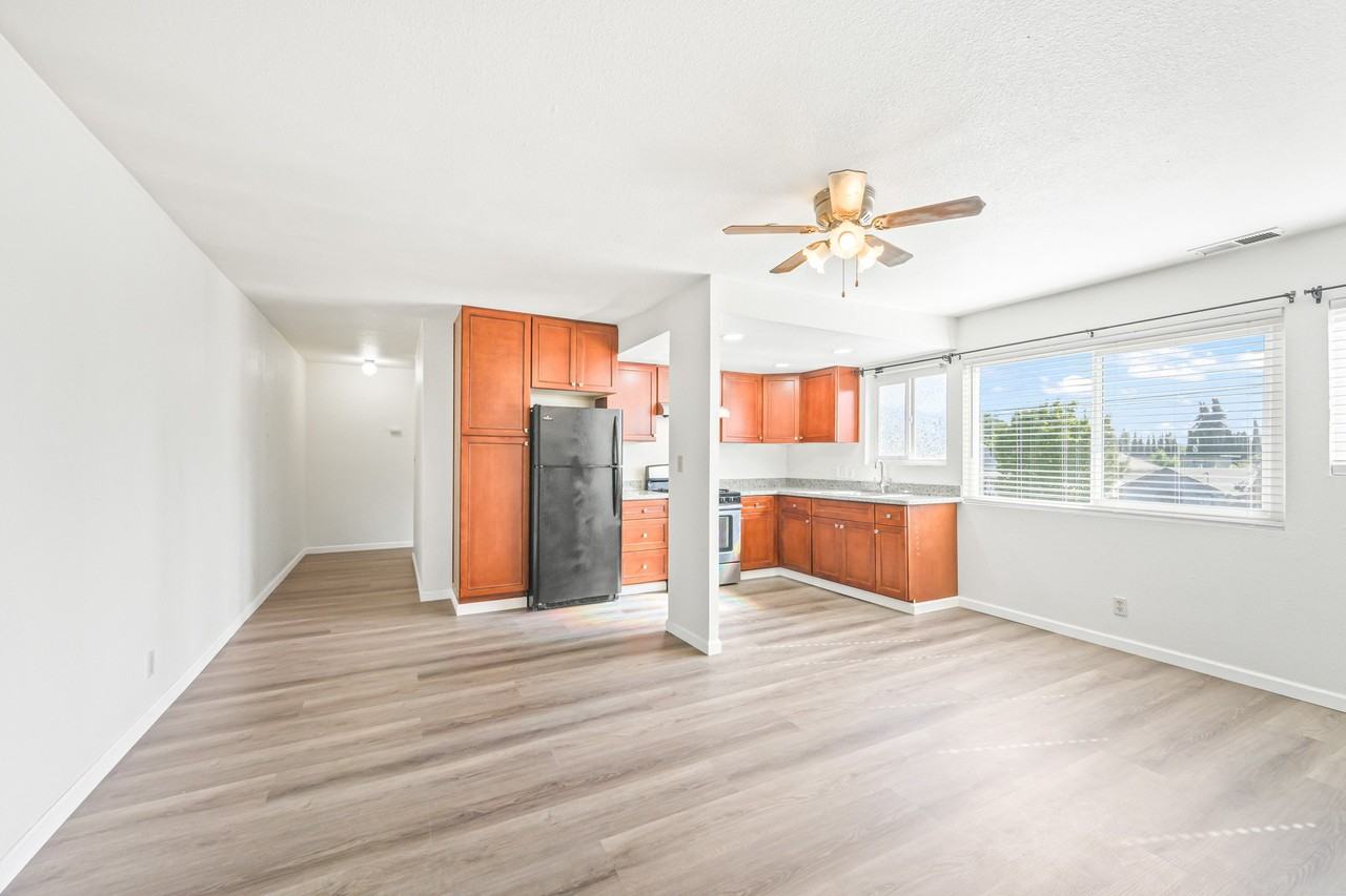 1609 B St #1 - Photo 3 of 21