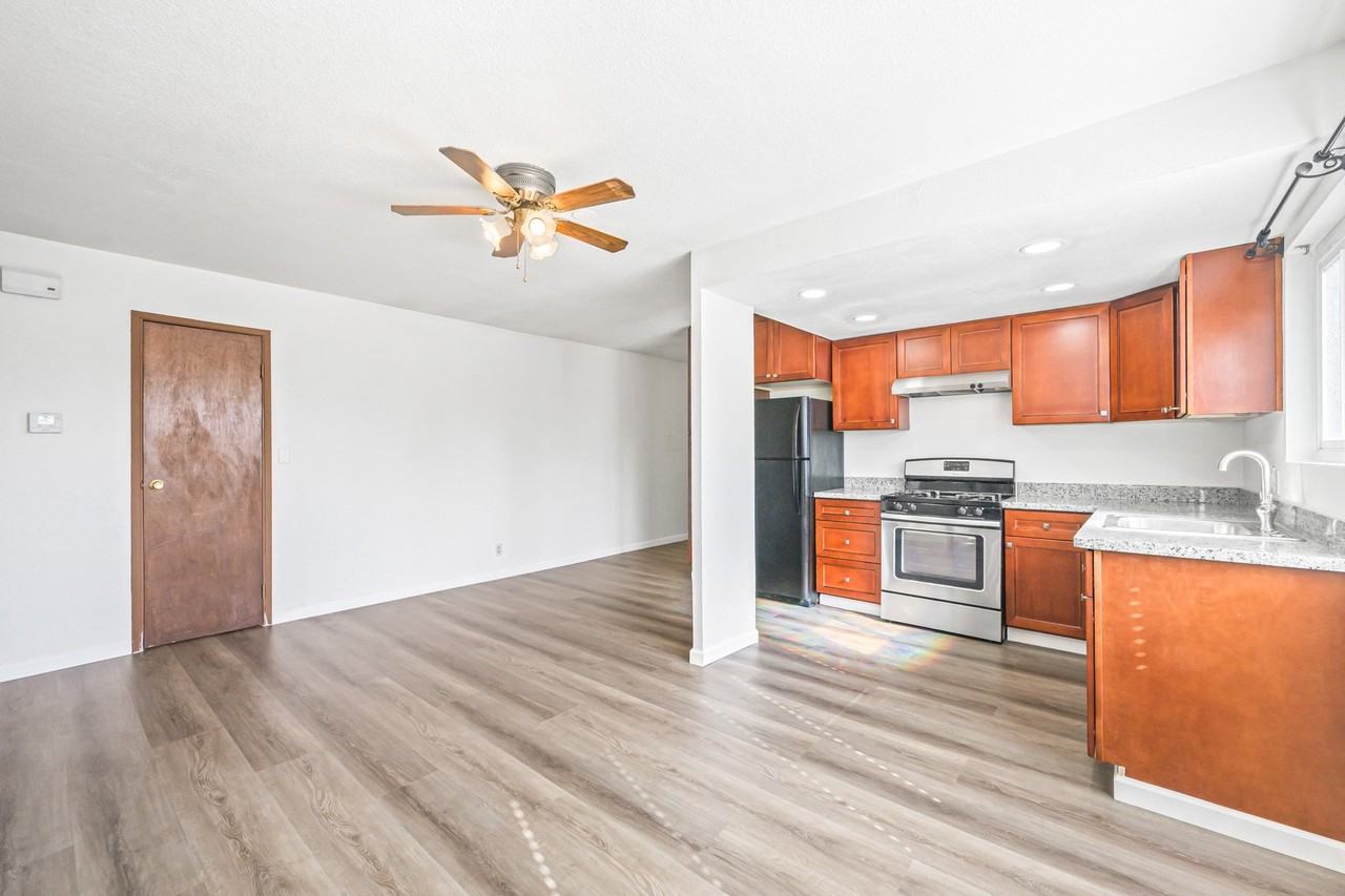 1609 B St #1 - Photo 4 of 21