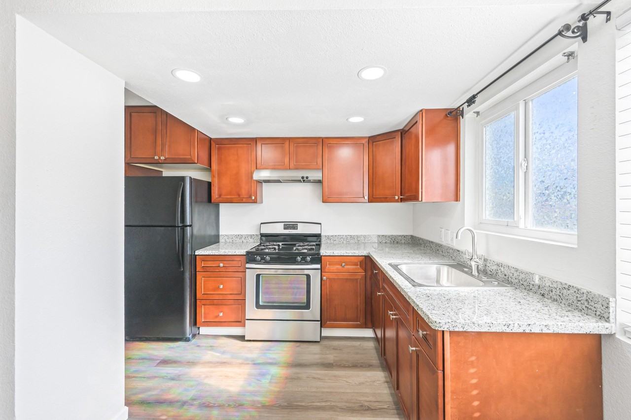 1609 B St #1 - Photo 5 of 21