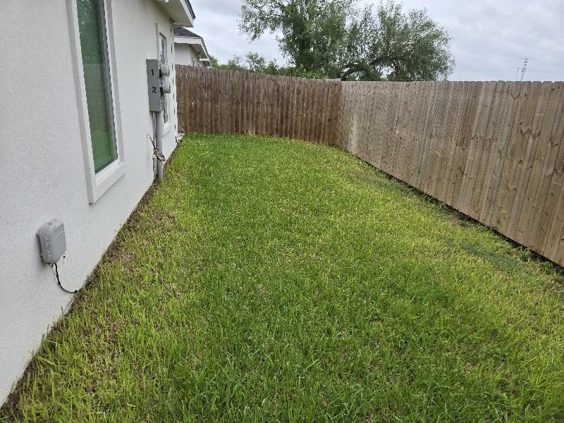 421 E Acacia St #2 - Photo 3 of 21