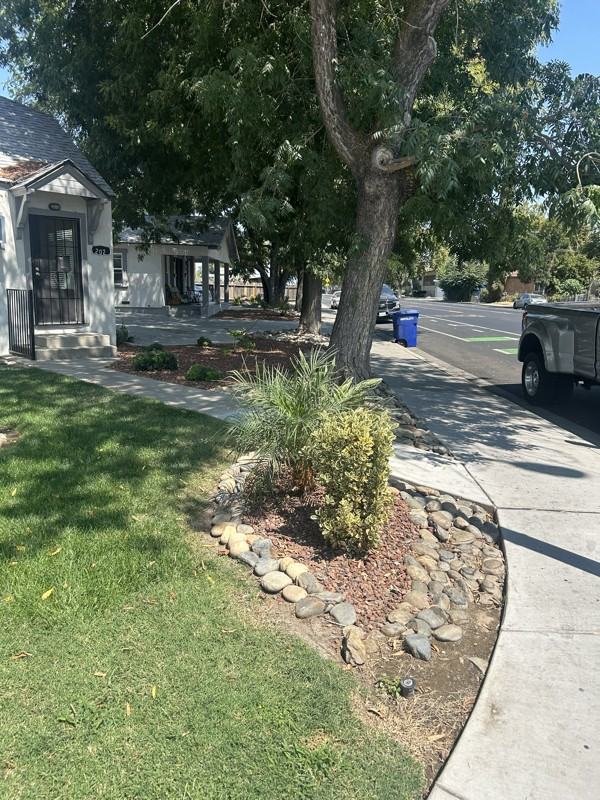 202 Ash St - Photo 4 of 9