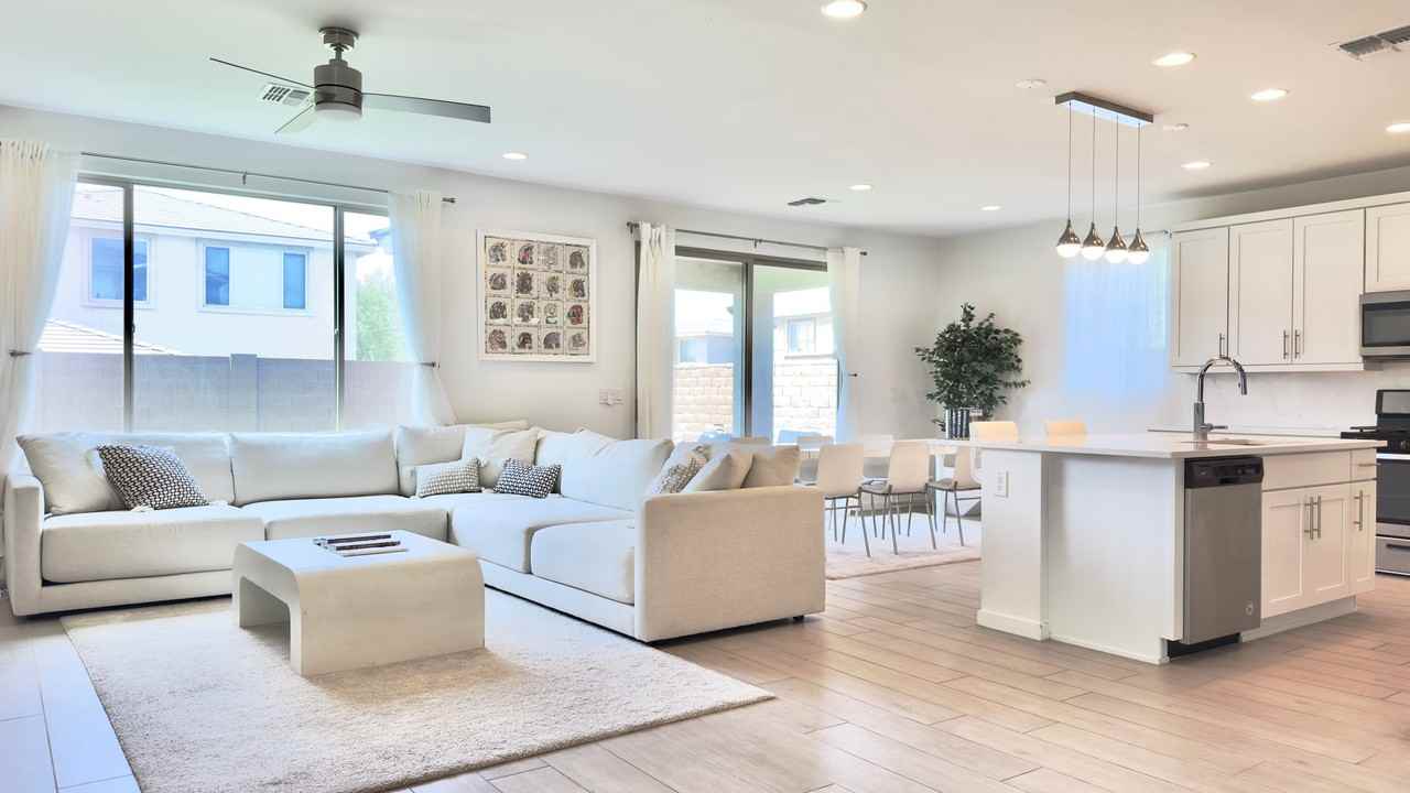 3109 E Louise Dr - Photo 4 of 25