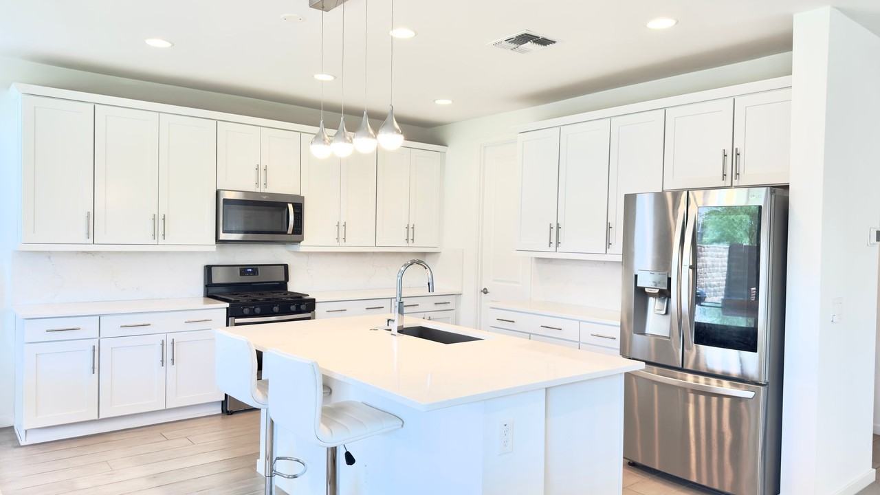 3109 E Louise Dr - Photo 5 of 25