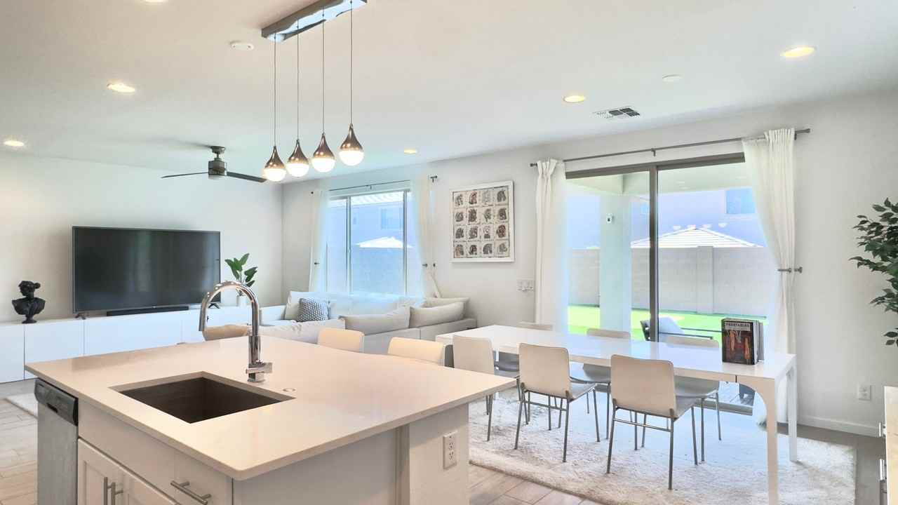 3109 E Louise Dr - Photo 6 of 25