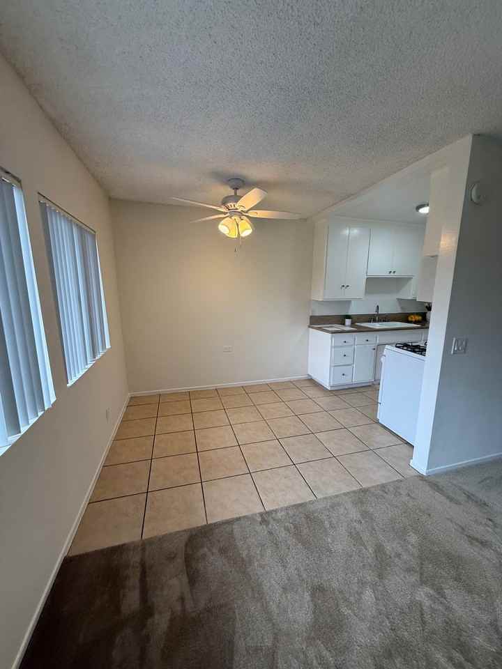 999 Locust St - Photo 6 of 11