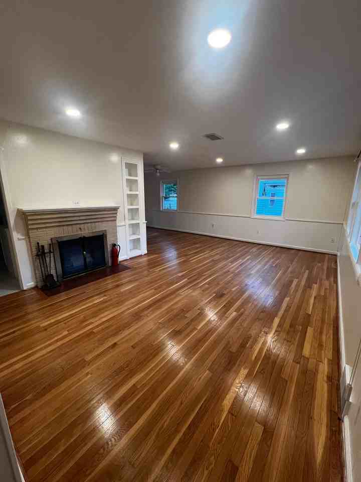 2404 Darrow St - Photo 3 of 29