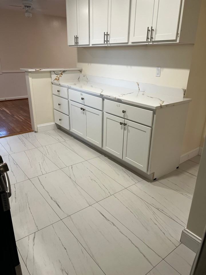 2404 Darrow St - Photo 5 of 29