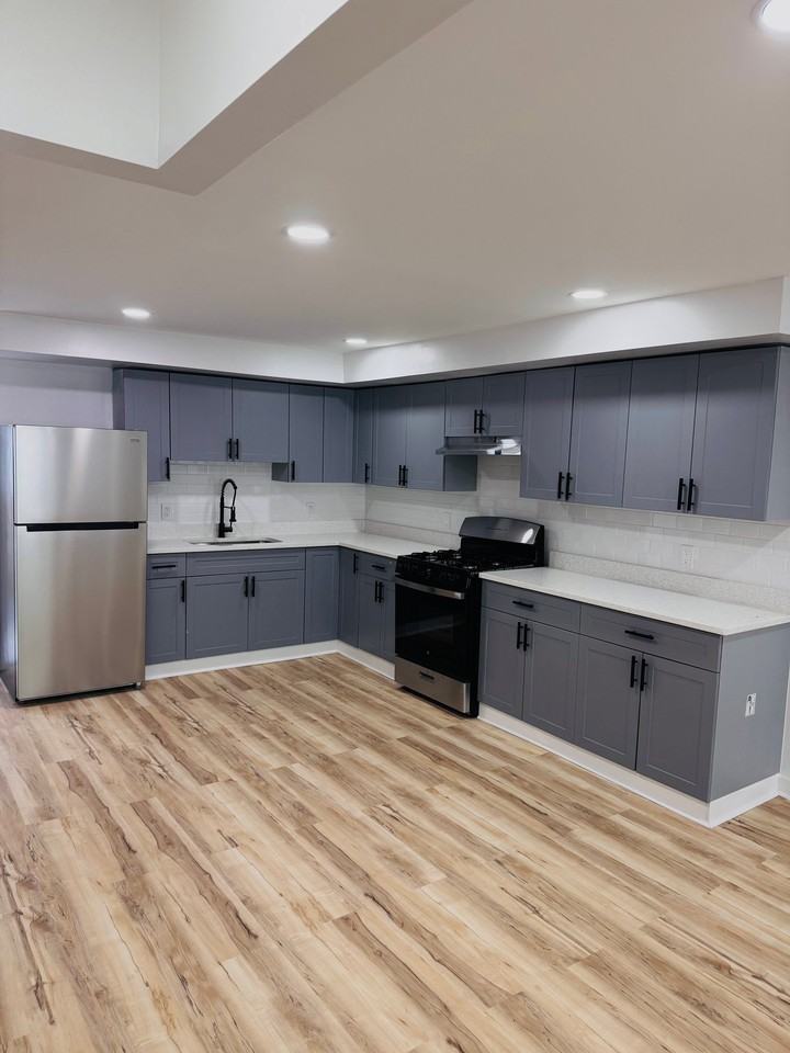 241 Baltimore Ave - Photo 2 of 18