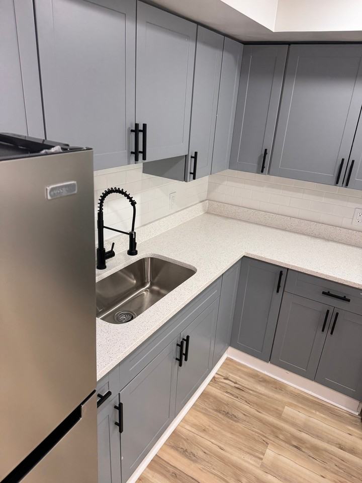 241 Baltimore Ave - Photo 3 of 18