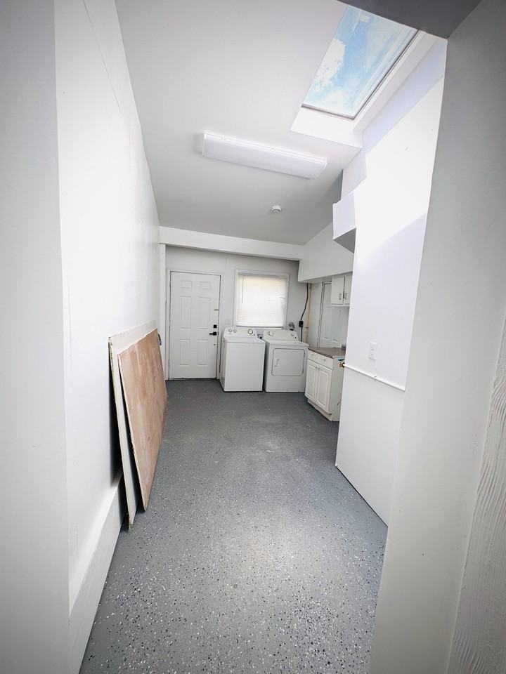 241 Baltimore Ave - Photo 4 of 18
