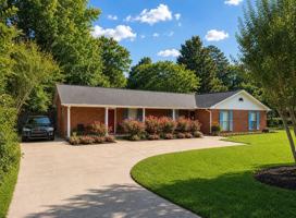 featured image of 902 E Magnolia Ave