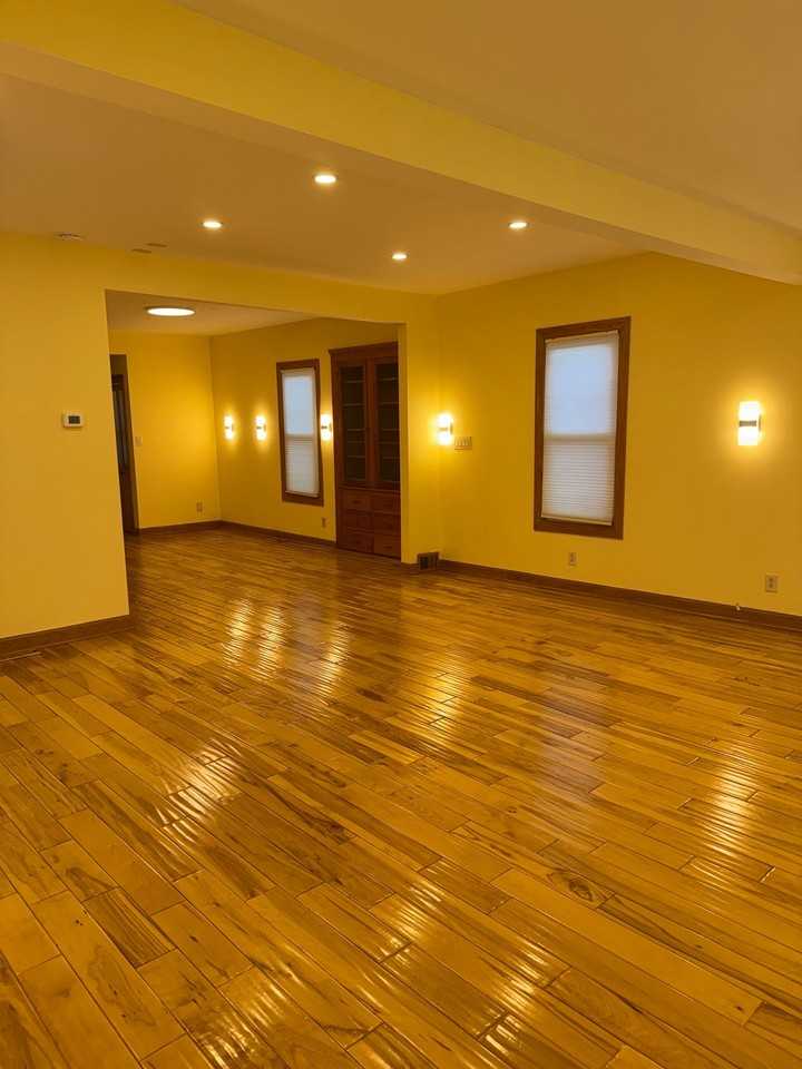 341 Riverdale Dr - Photo 4 of 10