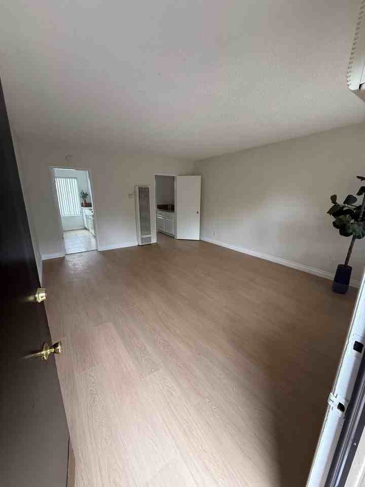 999 Locust St #17 - Photo 5 of 10