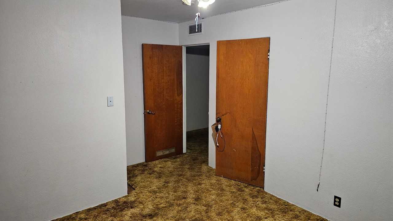 5539 E Saginaw Way #1 - Photo 3 of 5