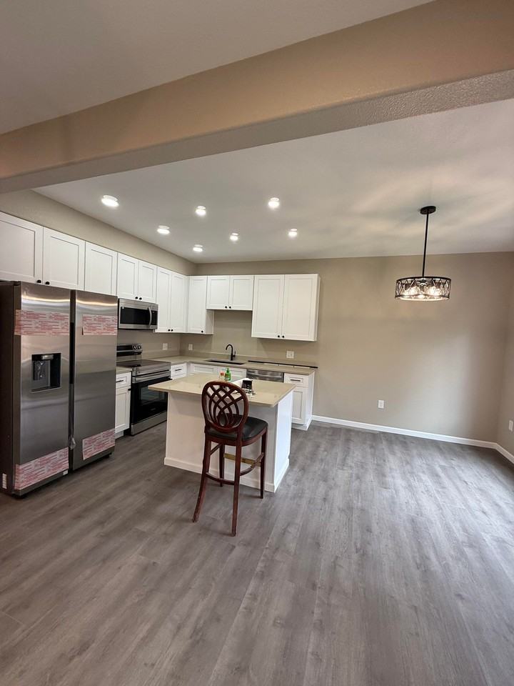 440 Rosette Ln - Photo 3 of 11