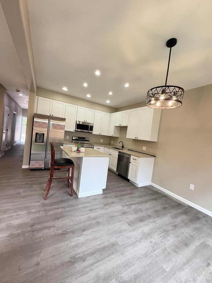 440 Rosette Ln - Photo 4 of 11