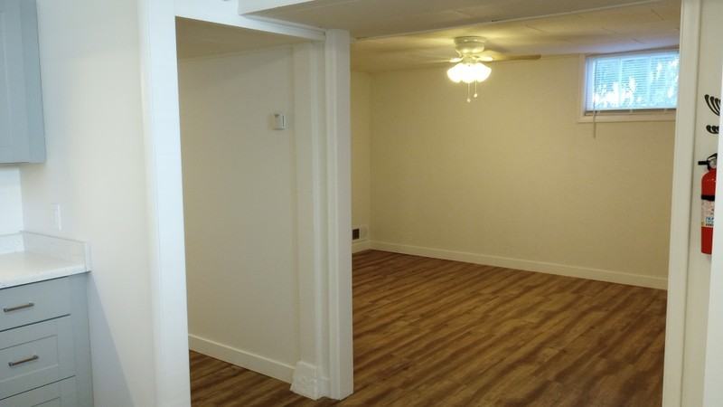 2576 Jackson Ave - Photo 5 of 8
