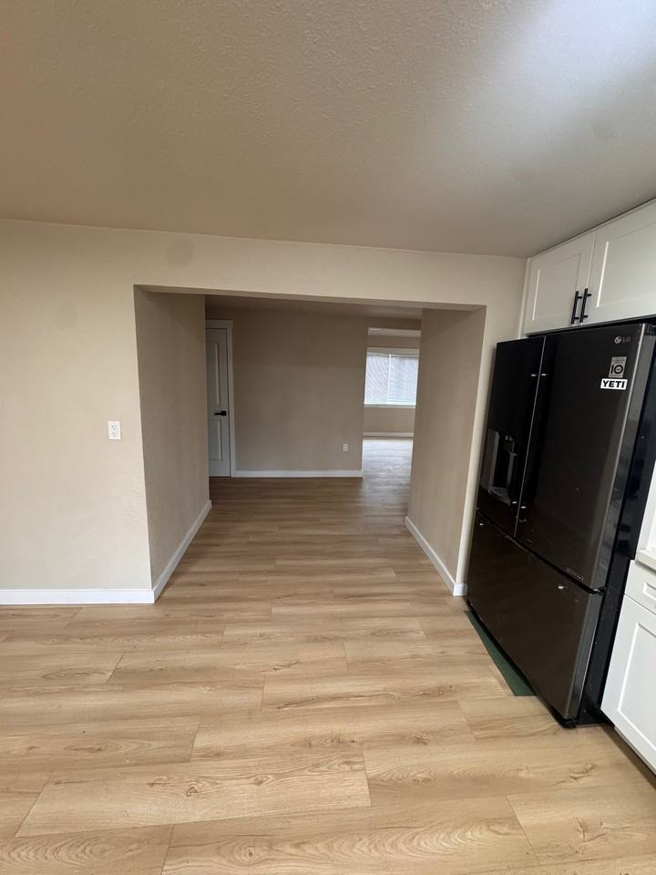 1202 Rhobina St - Photo 4 of 20