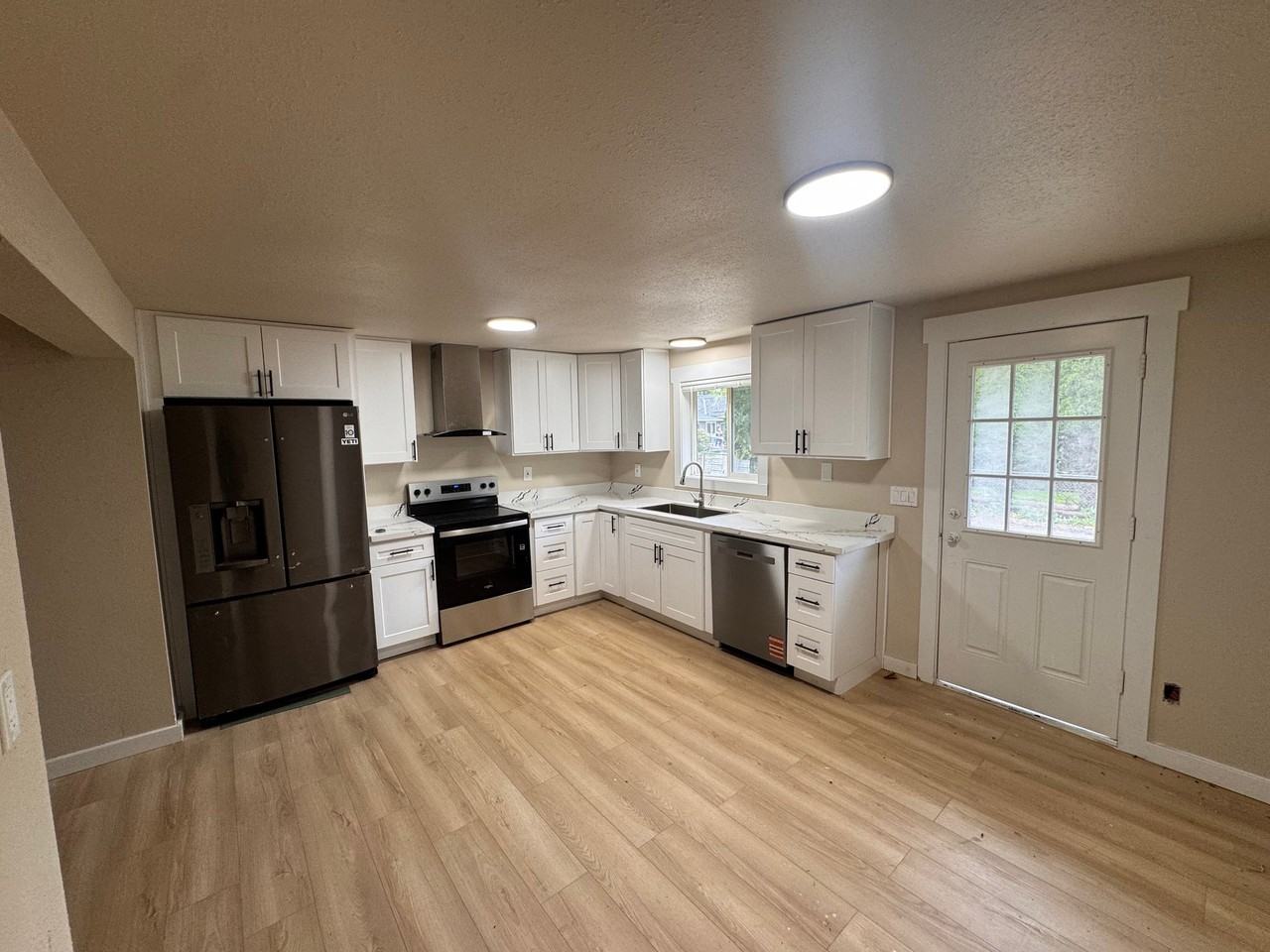 1202 Rhobina St - Photo 5 of 20