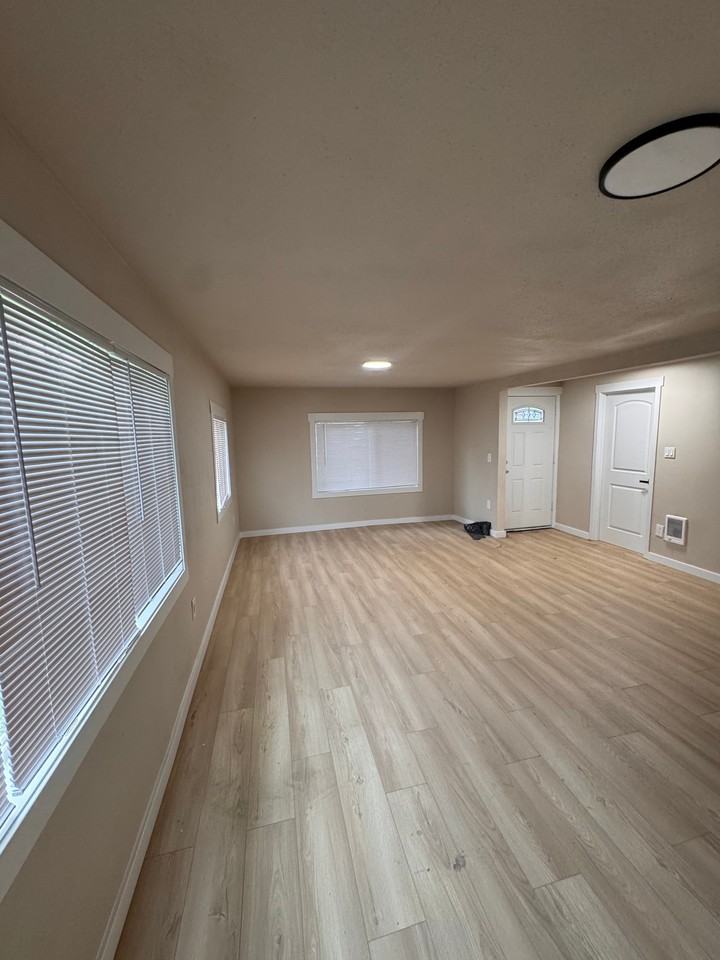 1202 Rhobina St - Photo 7 of 20
