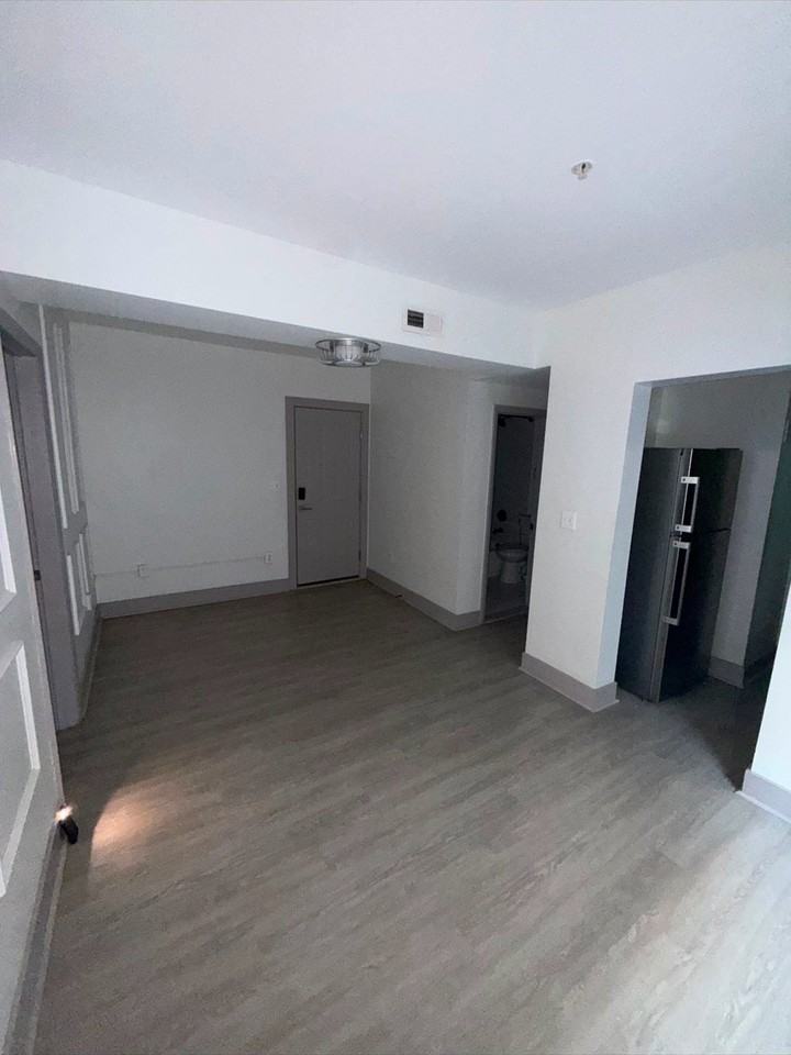 311 Cathedral St - Photo 2 of 4
