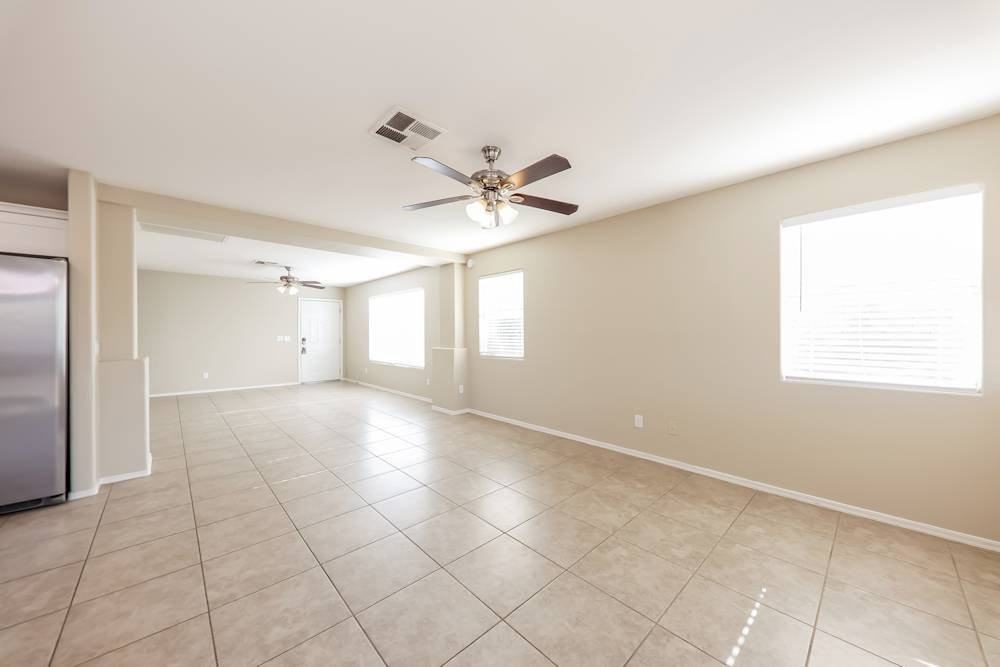 3216 W Salter Dr - Photo 4 of 13