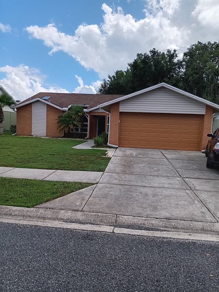 8136 Matthew Dr - Photo 5 of 9