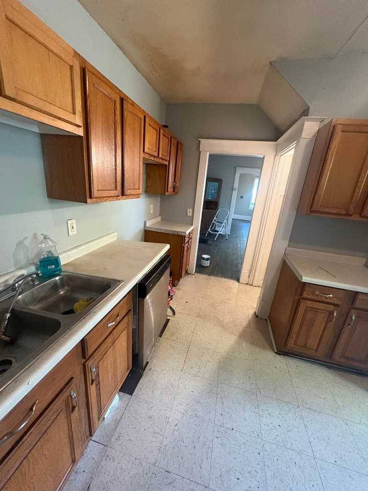 523 Oakdale St Se #2 - Photo 3 of 4